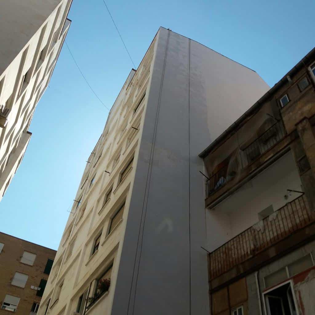 Fachada terminada con sistema SATE en Zaragoza