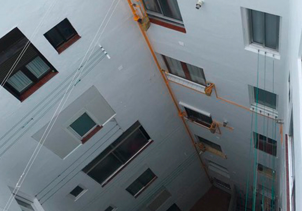 Rehabilitación de patio de luces mediante trabajos verticales en Zaragoza